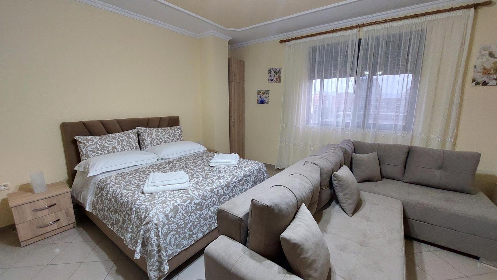 La Casa Di Pina * Tirana